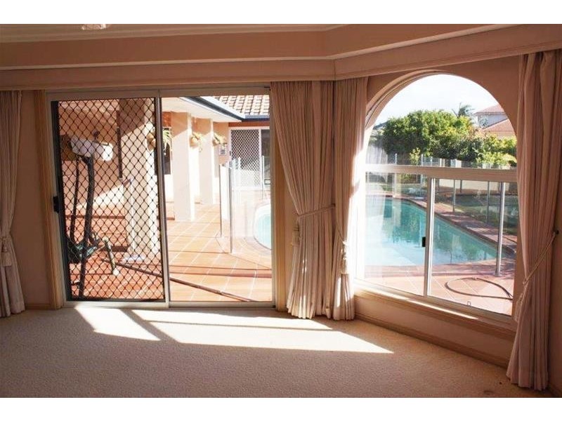 10 Rannock Avenue, Benowa Waters QLD 4217