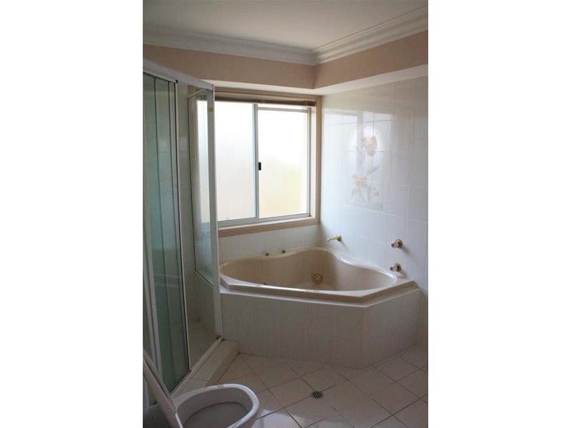 10 Rannock Avenue, Benowa Waters QLD 4217