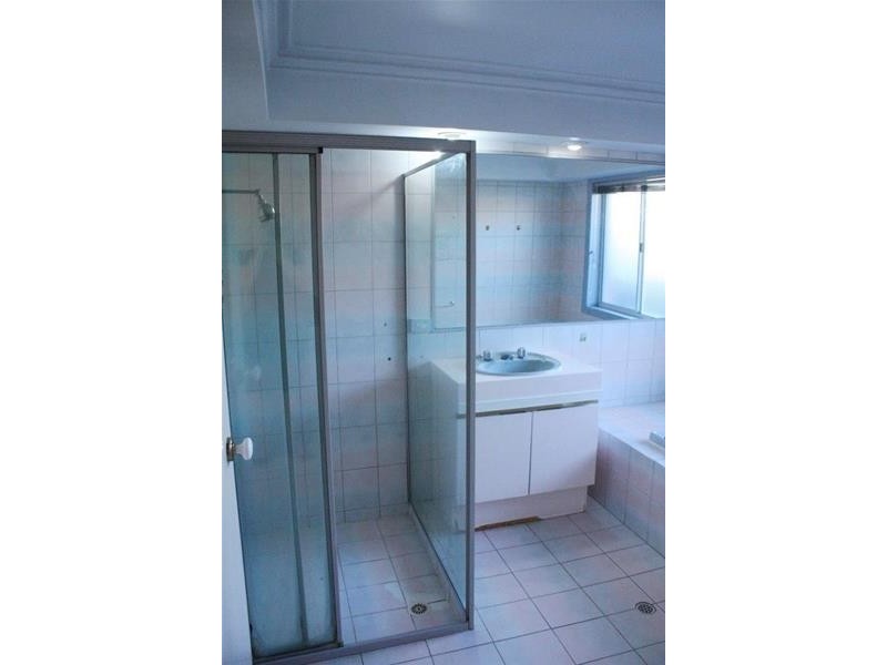 10 Rannock Avenue, Benowa Waters QLD 4217