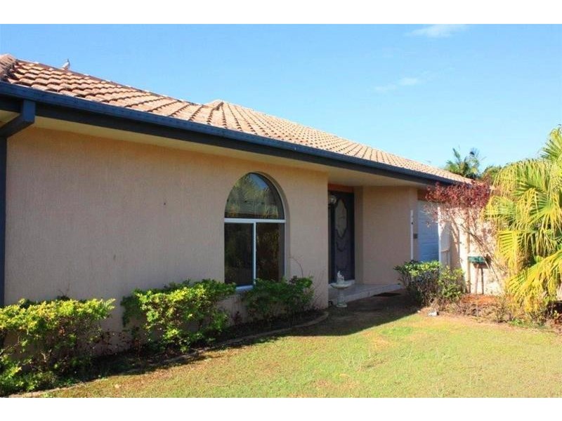 10 Rannock Avenue, Benowa Waters QLD 4217