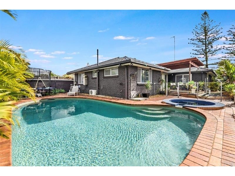26  Coogeen Street, Sorrento QLD 4217
