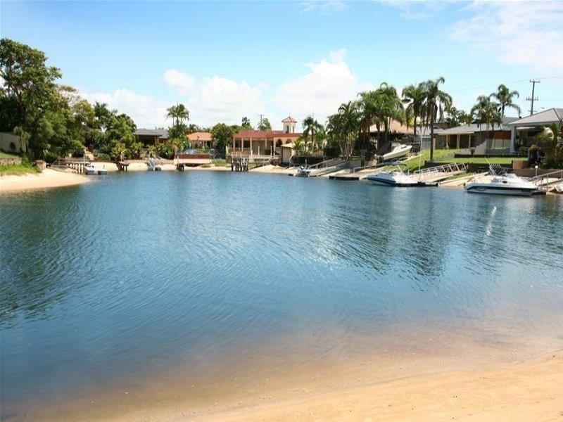 9 Etna Street, Isle Of Capri QLD 4217