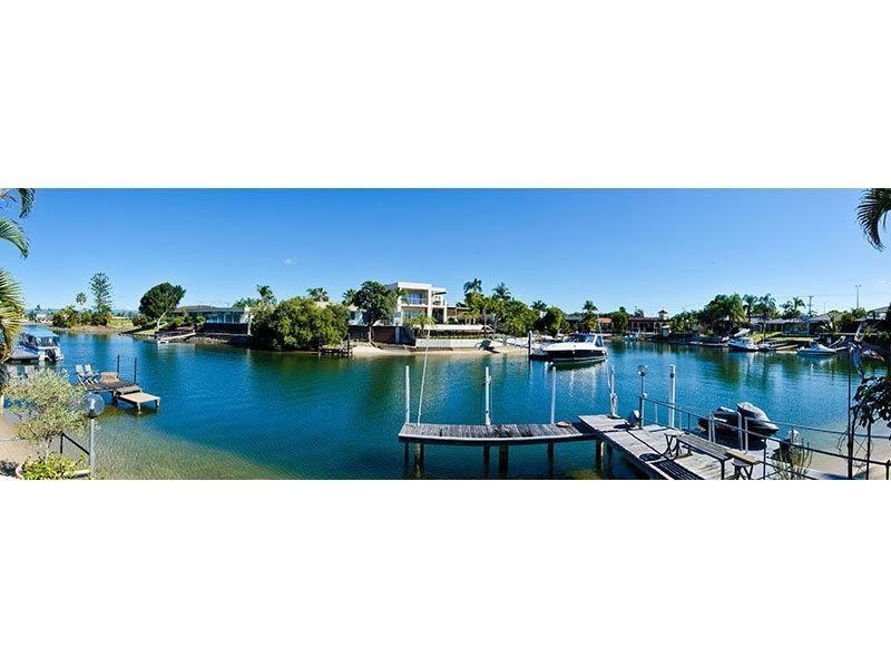 9 Etna Street, Isle Of Capri QLD 4217