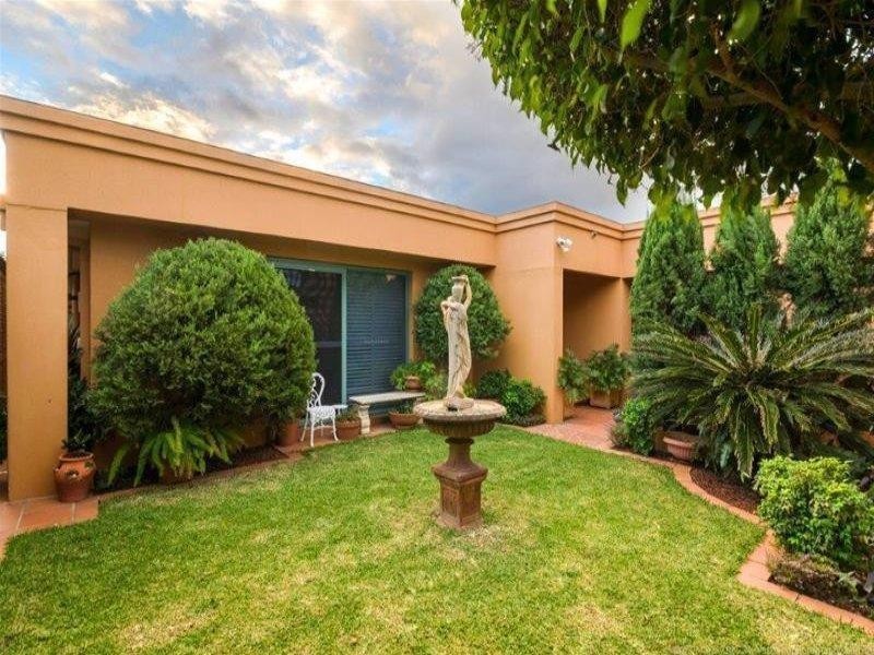 9 Etna Street, Isle Of Capri QLD 4217