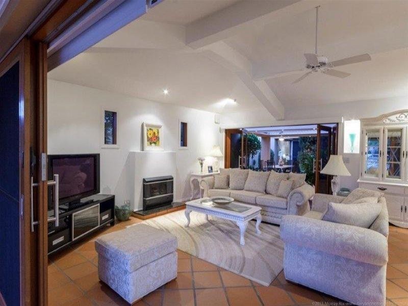 9 Etna Street, Isle Of Capri QLD 4217