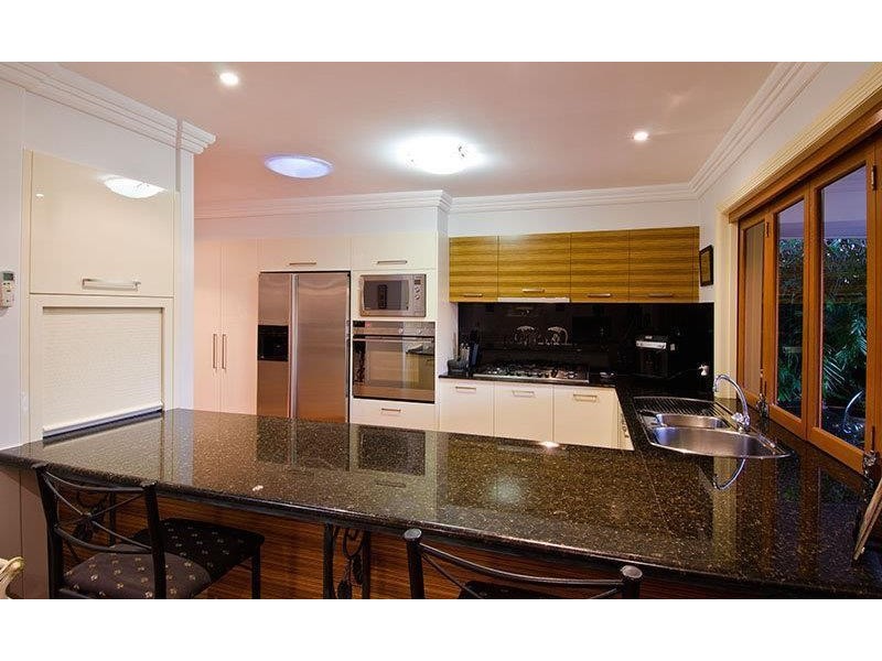 9 Etna Street, Isle Of Capri QLD 4217