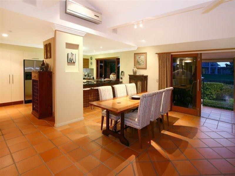 9 Etna Street, Isle Of Capri QLD 4217