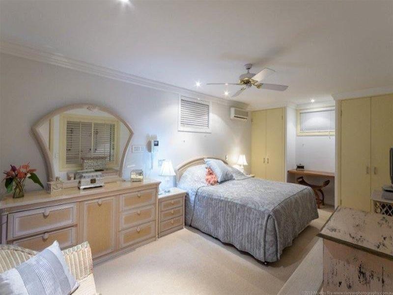 9 Etna Street, Isle Of Capri QLD 4217