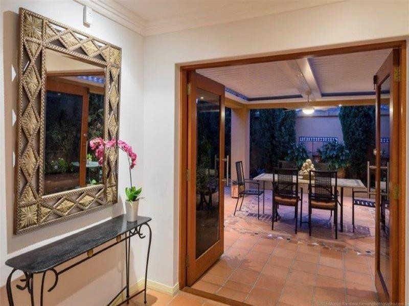 9 Etna Street, Isle Of Capri QLD 4217