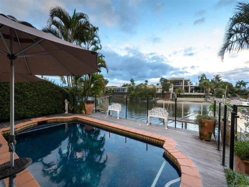9 Etna Street, Isle Of Capri QLD 4217