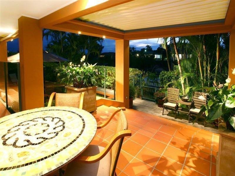 9 Etna Street, Isle Of Capri QLD 4217