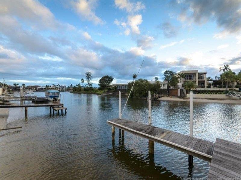 9 Etna Street, Isle Of Capri QLD 4217