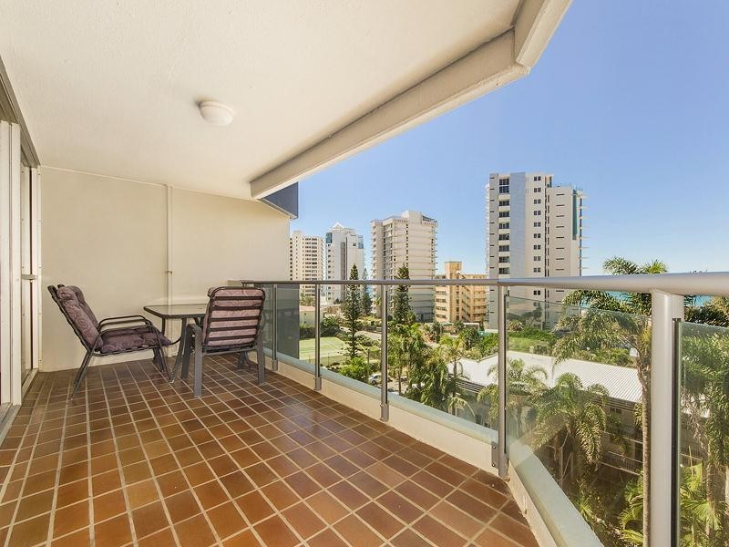 “Baronnet” 12 Enderley Avenue, Surfers Paradise QLD 4217