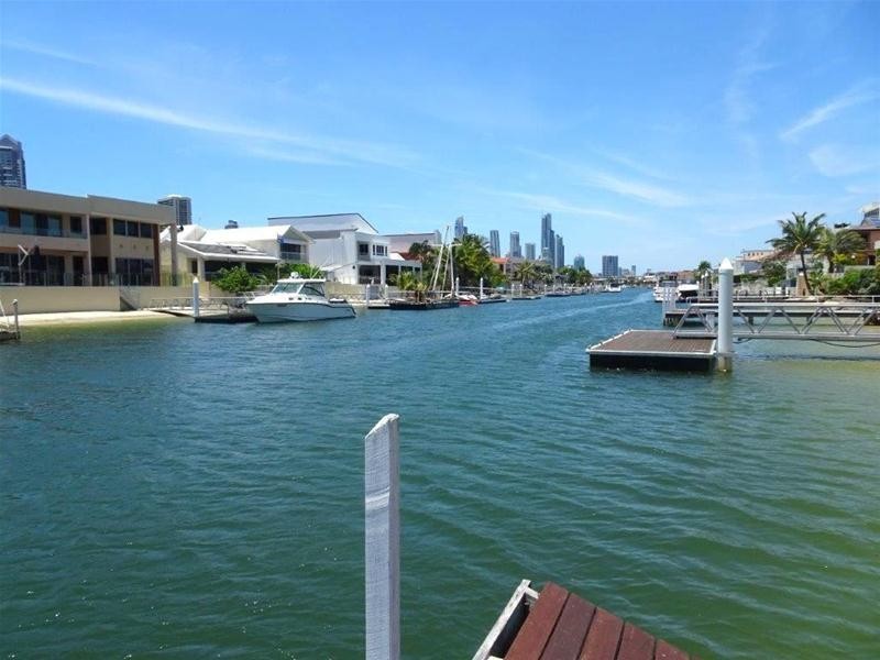 98 Commodore Drive, Paradise Waters QLD 4217
