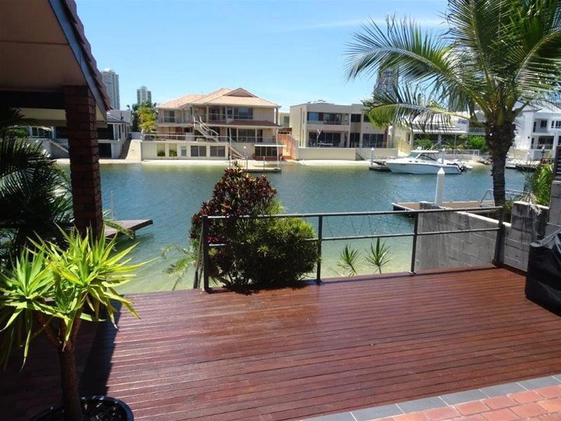 98 Commodore Drive, Paradise Waters QLD 4217