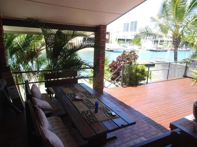 98 Commodore Drive, Paradise Waters QLD 4217