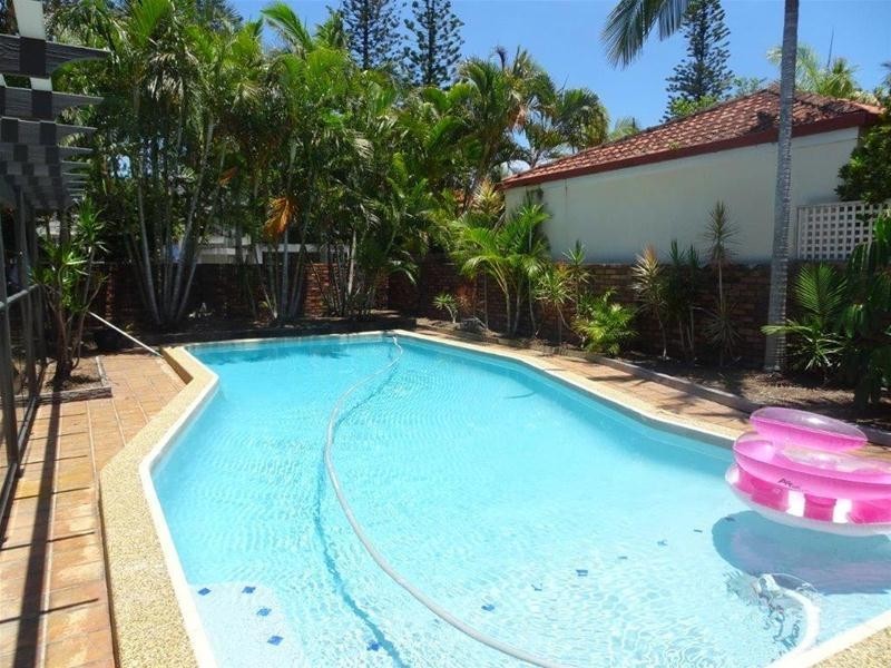 98 Commodore Drive, Paradise Waters QLD 4217