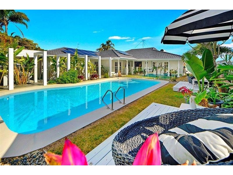 6 Viking Court, Paradise Waters QLD 4217