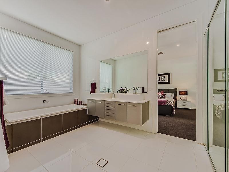 111 Sir Bruce Small Boulevard, Benowa Waters QLD 4217