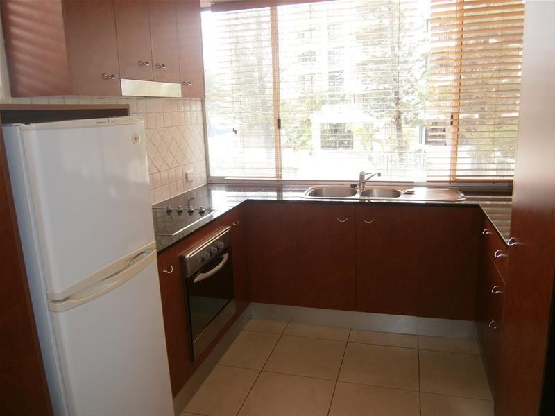 2/5 Thornton Street, Surfers Paradise QLD 4217