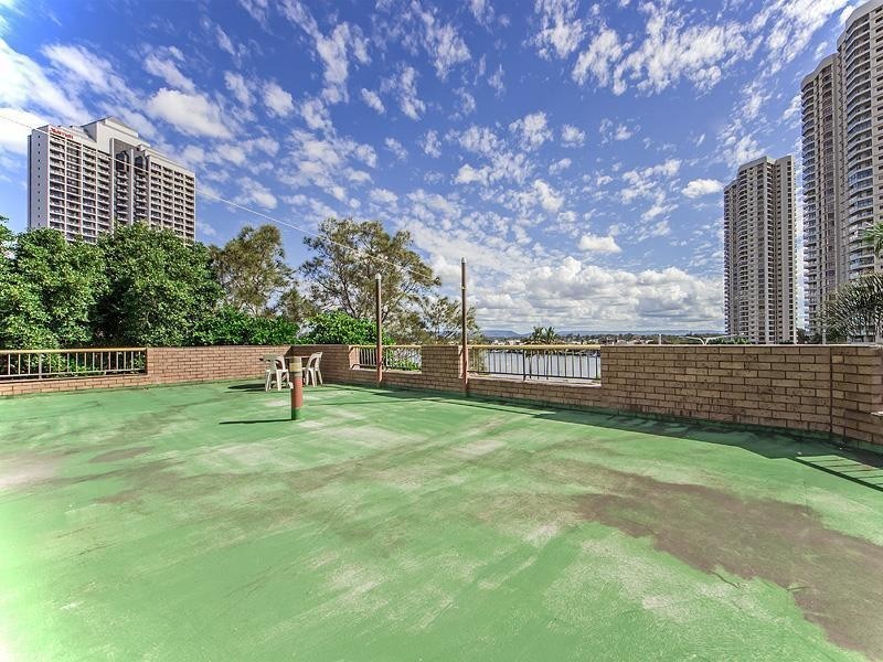 186 Ferny Avenue “Narrowneck Lodge”, Surfers Paradise QLD 4217