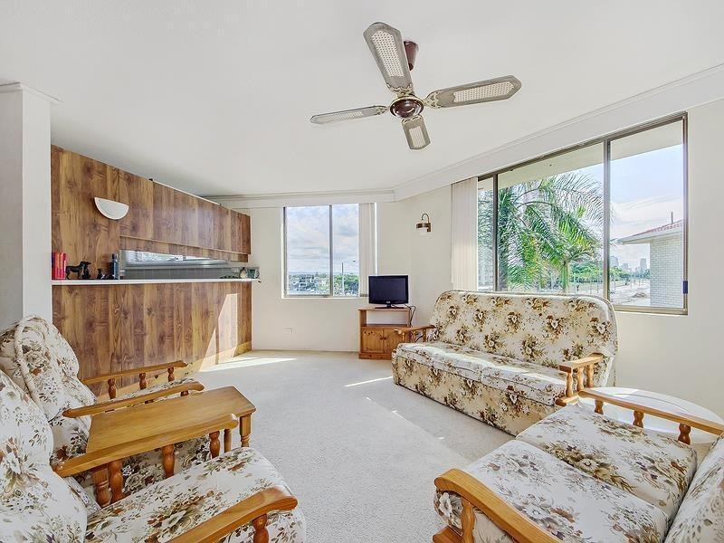 186 Ferny Avenue “Narrowneck Lodge”, Surfers Paradise QLD 4217
