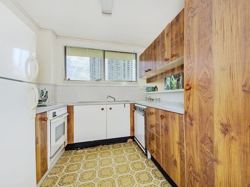 186 Ferny Avenue “Narrowneck Lodge”, Surfers Paradise QLD 4217
