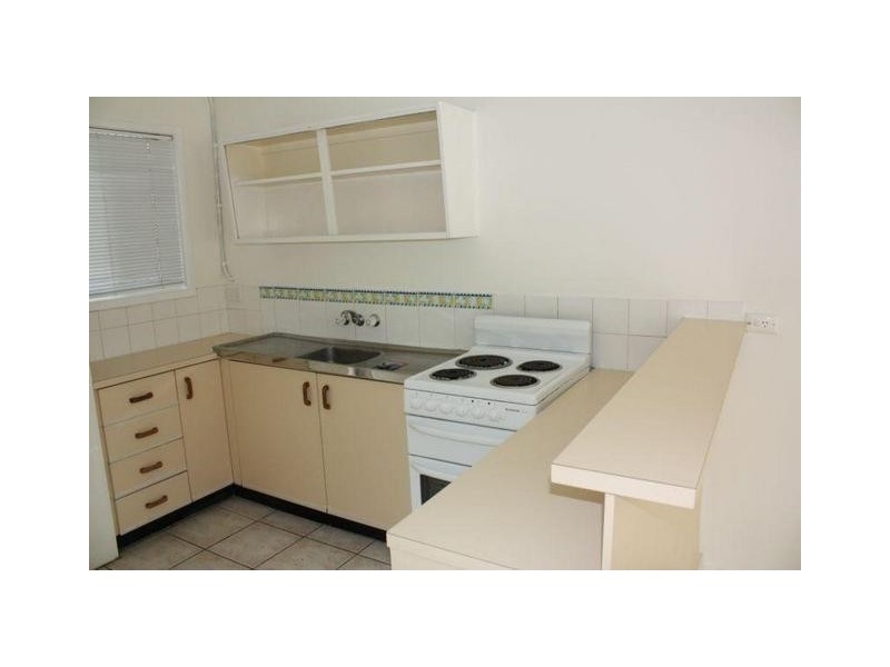 6 Weemala Street, Chevron Island QLD 4217