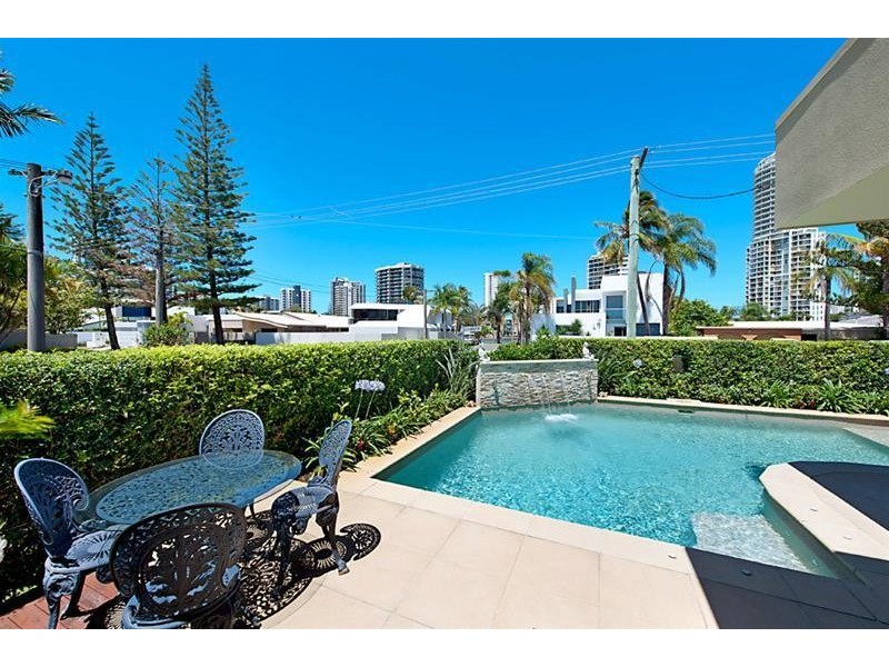 33 Amalfi Drive, Isle Of Capri QLD 4217