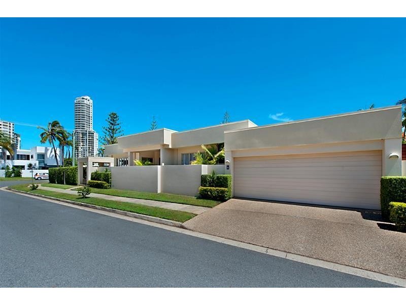33 Amalfi Drive, Isle Of Capri QLD 4217