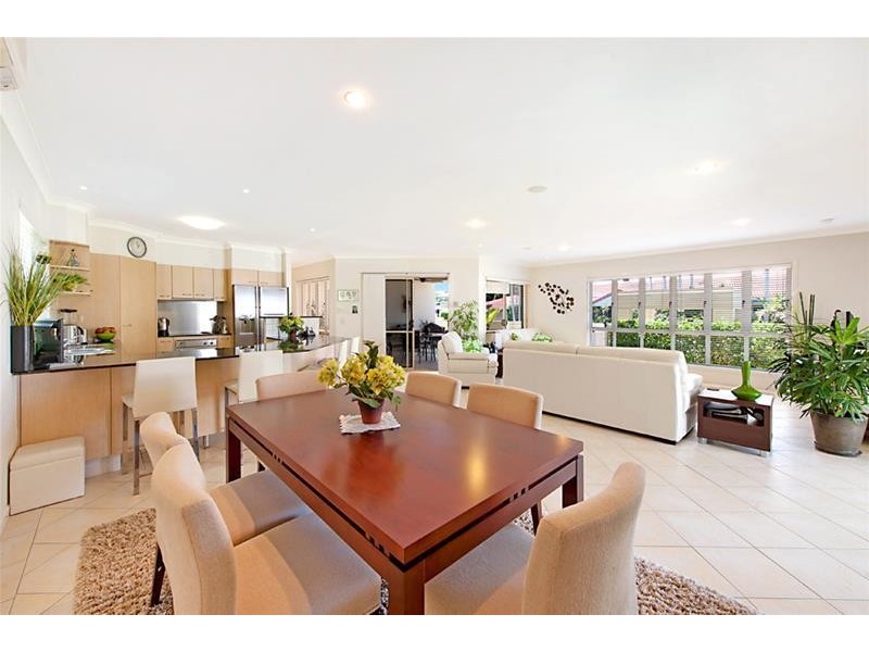 33 Amalfi Drive, Isle Of Capri QLD 4217