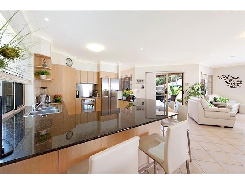 33 Amalfi Drive, Isle Of Capri QLD 4217