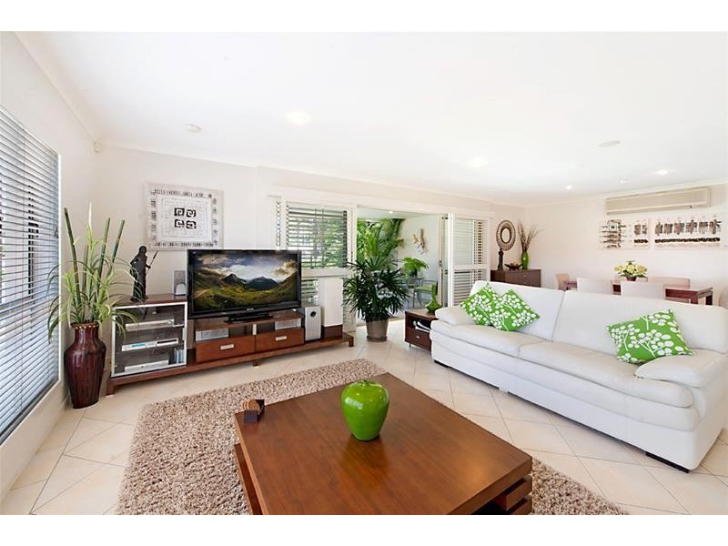 33 Amalfi Drive, Isle Of Capri QLD 4217