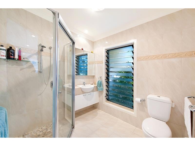 33 Amalfi Drive, Isle Of Capri QLD 4217