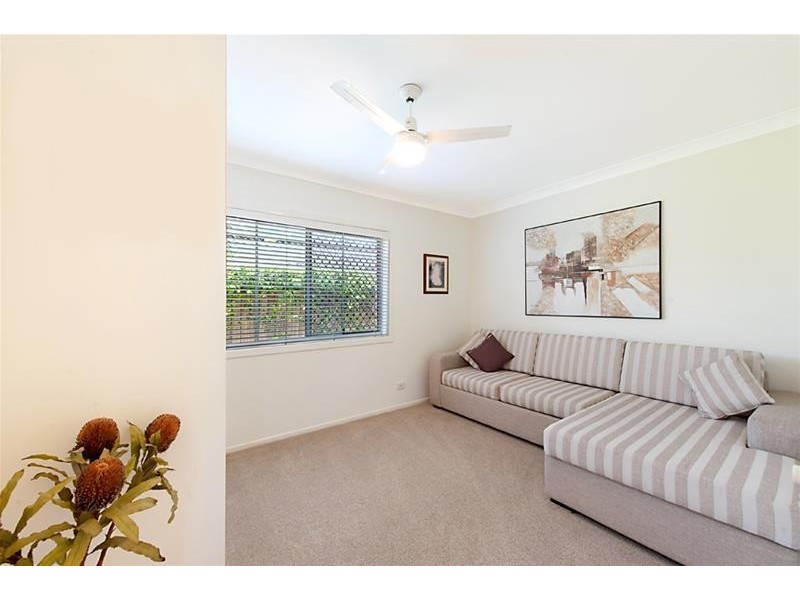 33 Amalfi Drive, Isle Of Capri QLD 4217