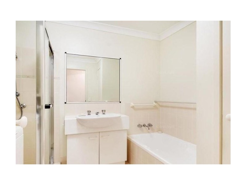 128  Benowa Road, Southport QLD 4215