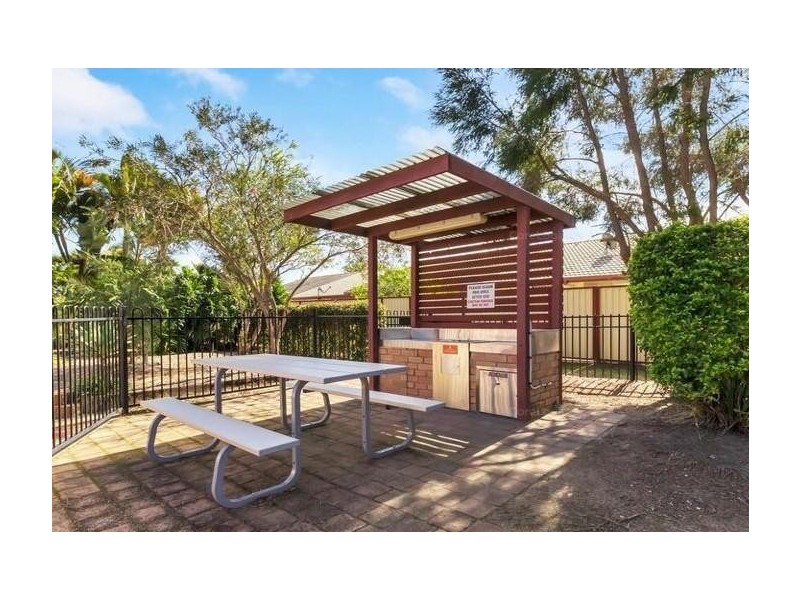 128  Benowa Road, Southport QLD 4215