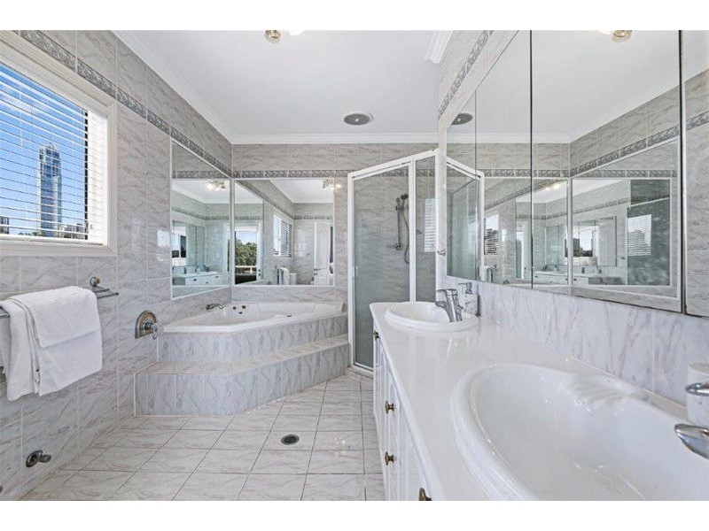 1/52 Sunrise Boulevard, Surfers Paradise QLD 4217