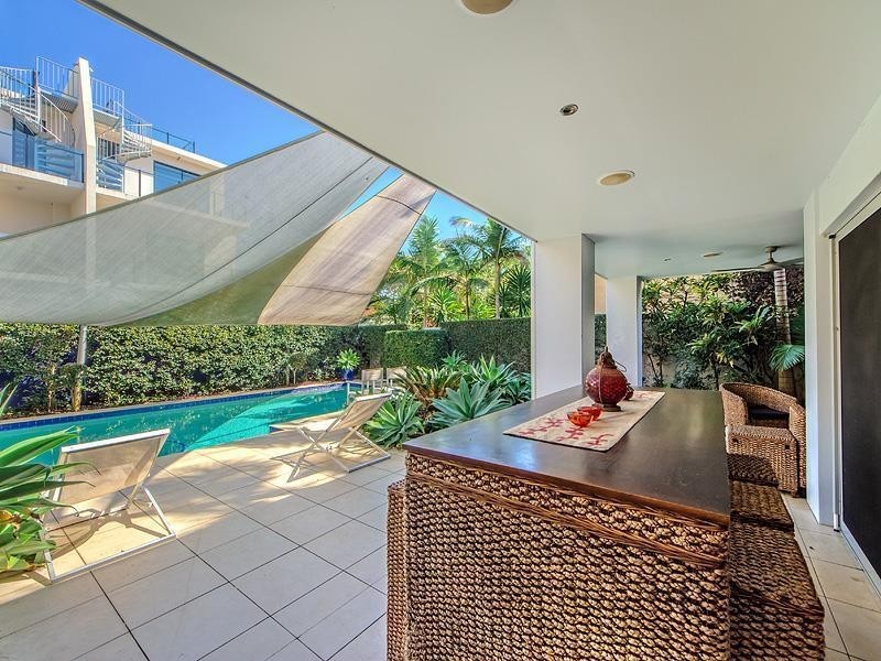 40 Cronin Avenue, Main Beach QLD 4217