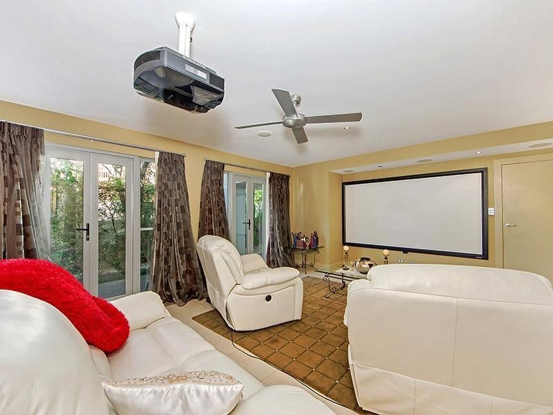 40 Cronin Avenue, Main Beach QLD 4217