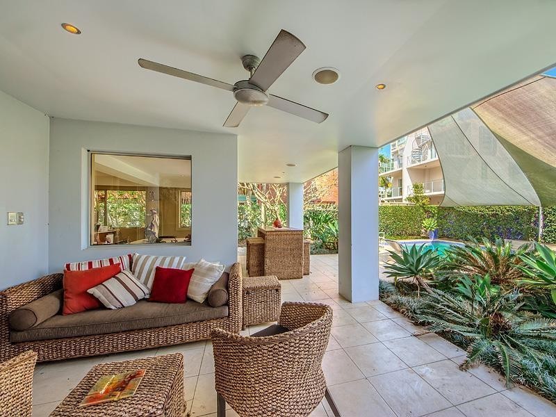 40 Cronin Avenue, Main Beach QLD 4217