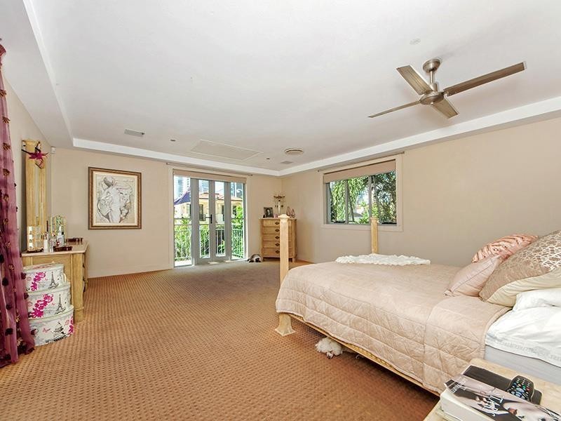 40 Cronin Avenue, Main Beach QLD 4217