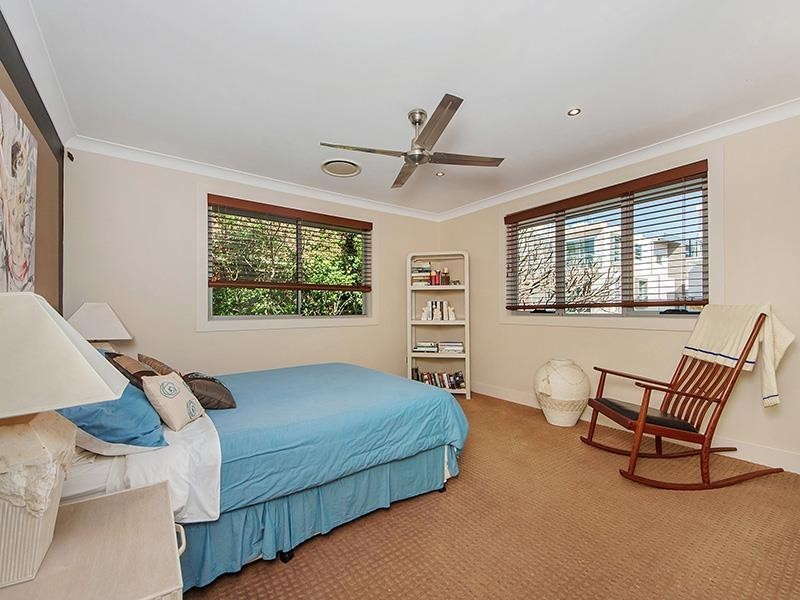 40 Cronin Avenue, Main Beach QLD 4217