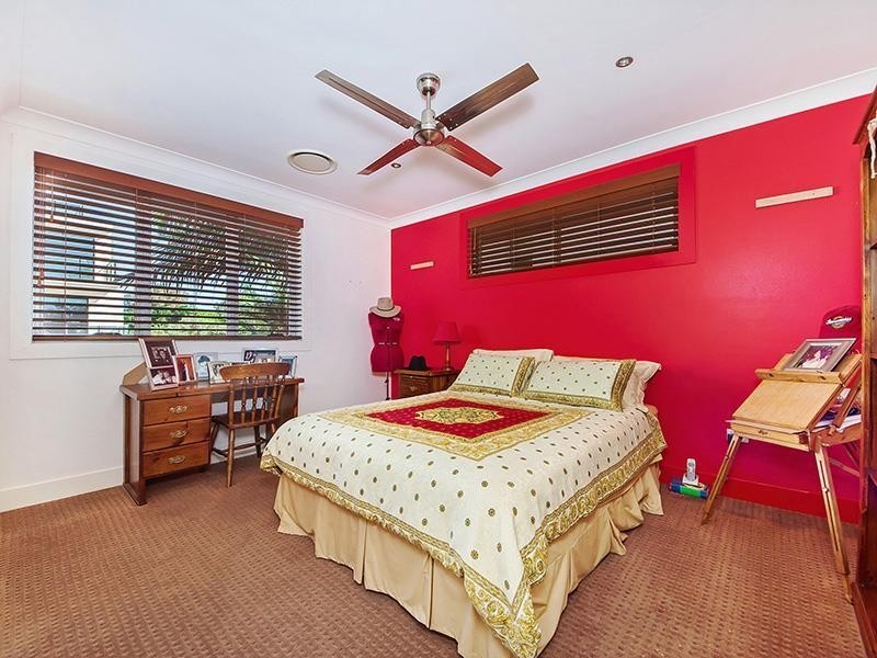 40 Cronin Avenue, Main Beach QLD 4217