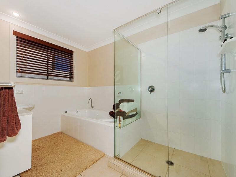 40 Cronin Avenue, Main Beach QLD 4217