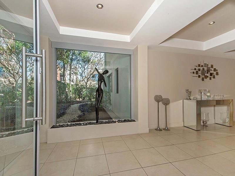 40 Cronin Avenue, Main Beach QLD 4217