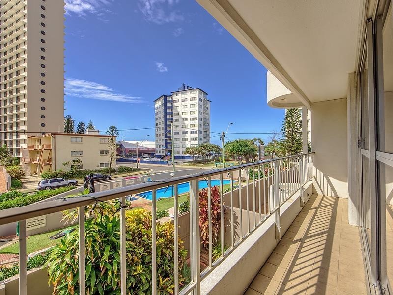 6  Aubrey Street ‘Surfers Chalet’, Surfers Paradise QLD 4217