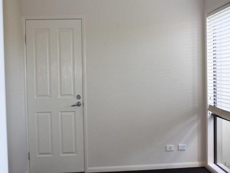 28 Gretel Drive, Mermaid Waters QLD 4218