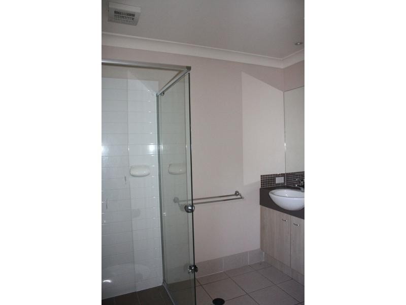 28 Gretel Drive, Mermaid Waters QLD 4218