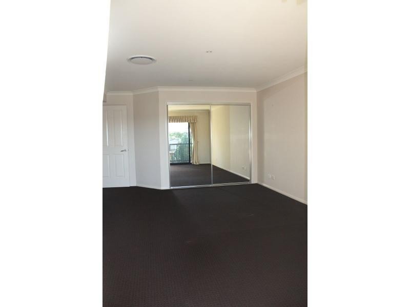 28 Gretel Drive, Mermaid Waters QLD 4218